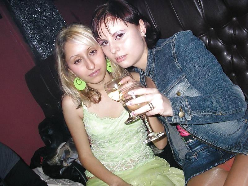 25P Amateur ladies in pantyhose-are you looking up my skirt? 