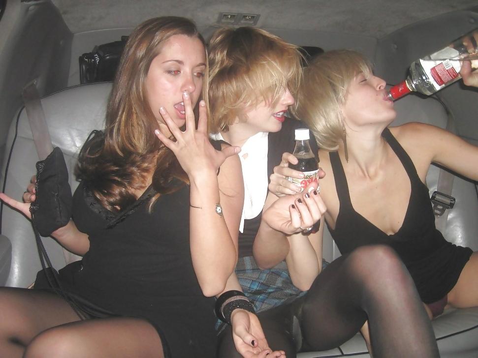 25P Amateur ladies in pantyhose-are you looking up my skirt? 
