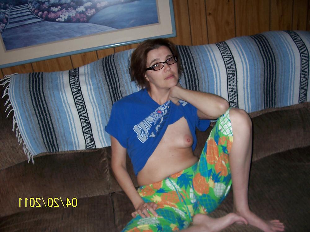 17P AMATEUR HAIRY WIFE