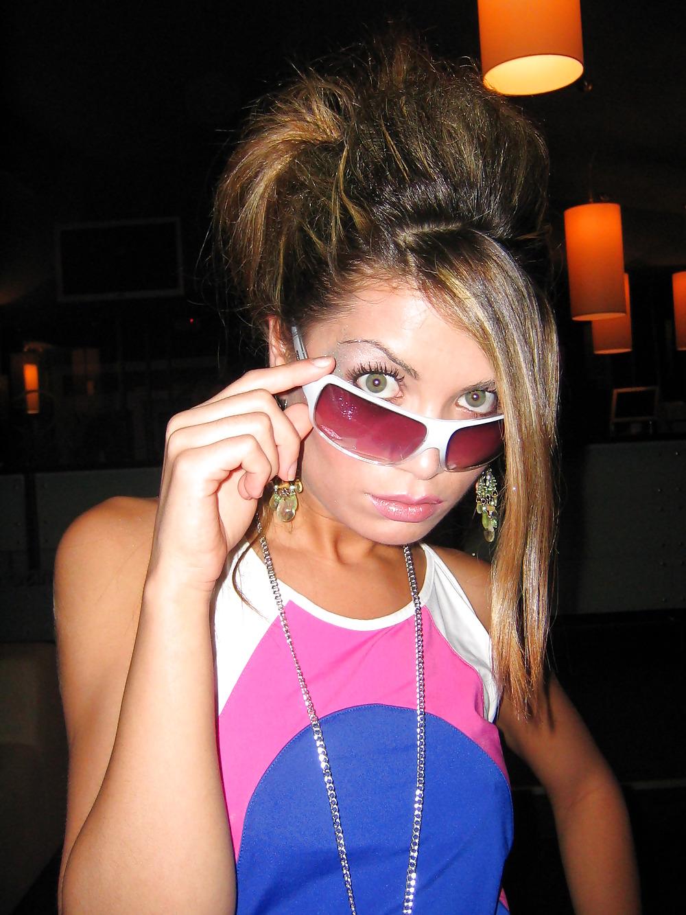 25P Renata from Romania and her girlfriends(amateur)