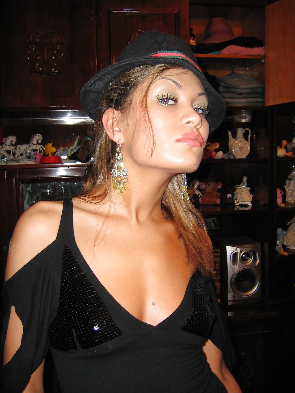 25P Renata from Romania and her girlfriends(amateur)