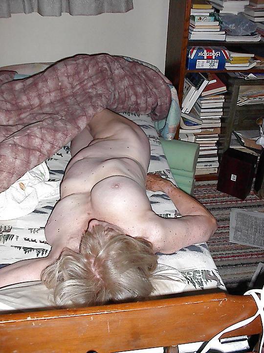 25P Amateur Mature Ladies 1