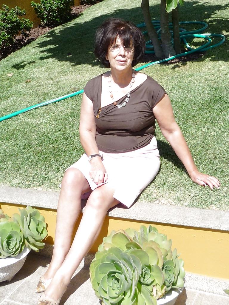 25P Amateur Mature Ladies 1