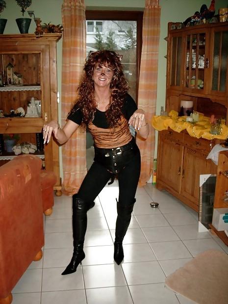 20P Amateur mature lady Maxine.