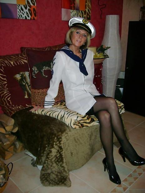 20P Amateur mature lady Maxine.