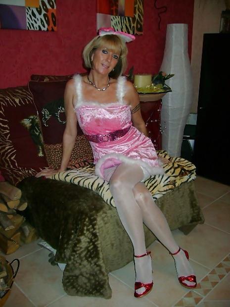 20P Amateur mature lady Maxine.
