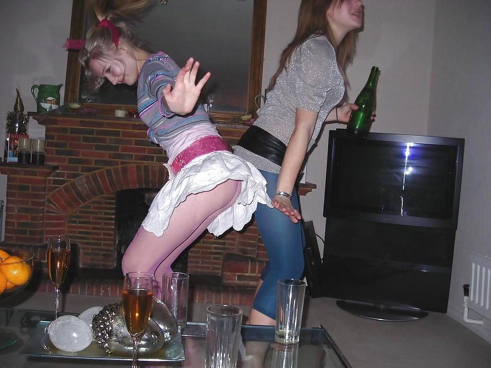 25P Amateur ladies in pantyhose-stop looking up my skirt! 4