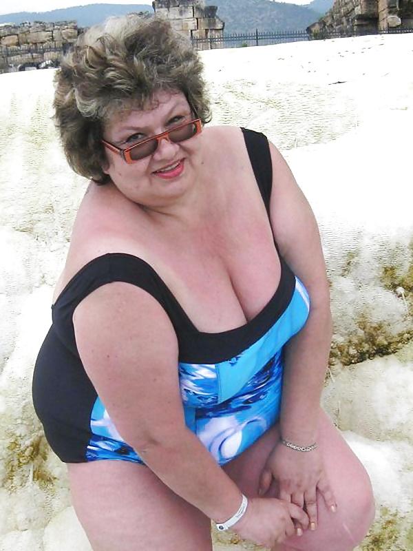 25P Russian Sexy Busty Granny! Amateur!