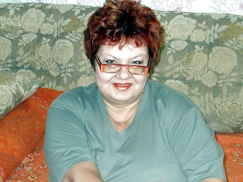 25P Russian Sexy Busty Granny! Amateur!