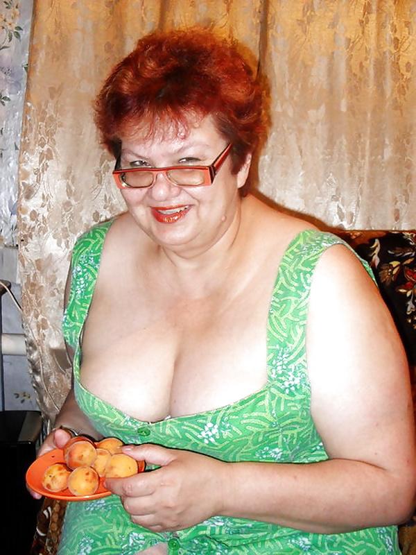 25P Russian Sexy Busty Granny! Amateur!