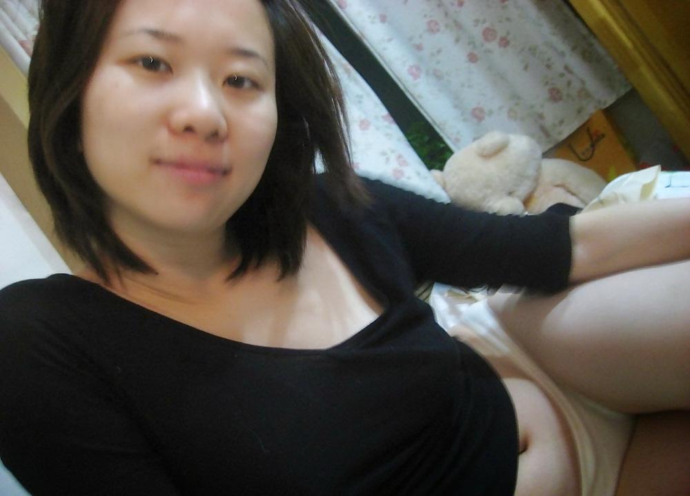 25P Amateur Hairy Asian Pussy