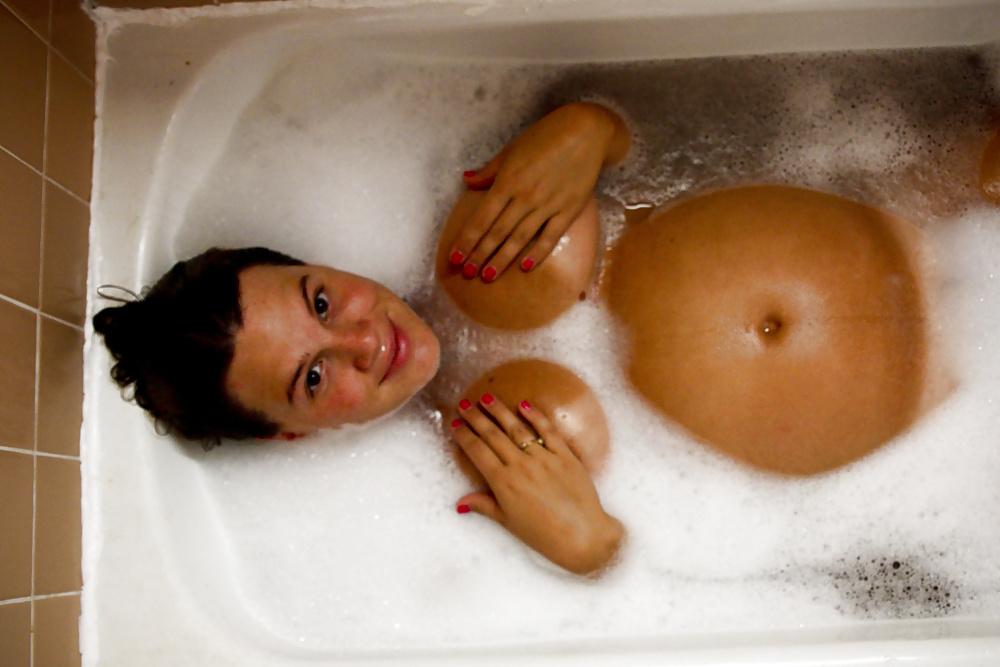 25P Pregnant amateur private colection...if you know her
