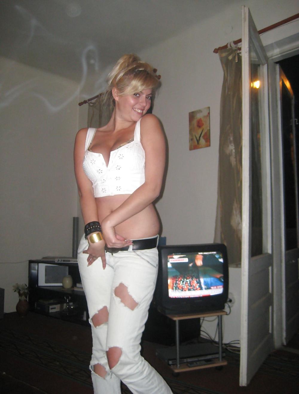 25P Sexy Busty Amateur 