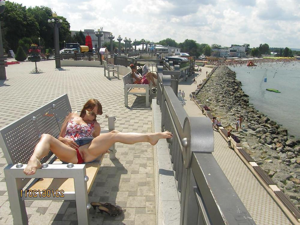25P Amateur MILF exhibitionists