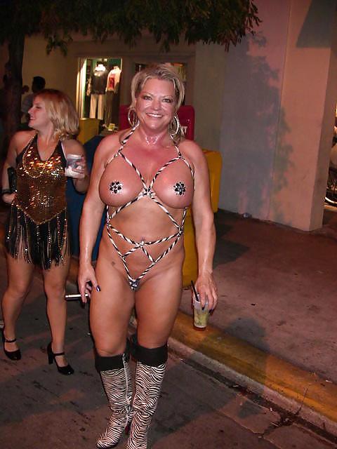 25P Amateur MILF exhibitionists