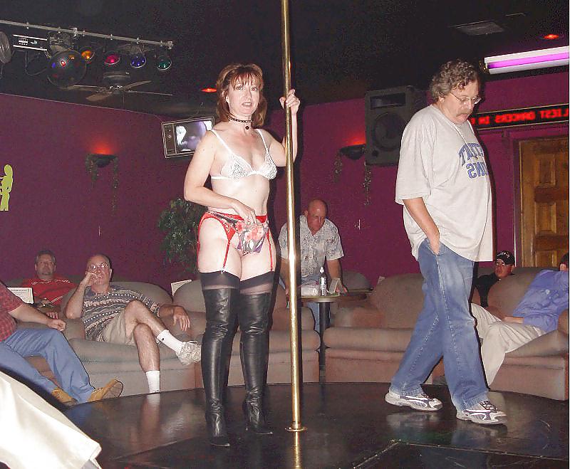 25P Amateur MILF exhibitionists