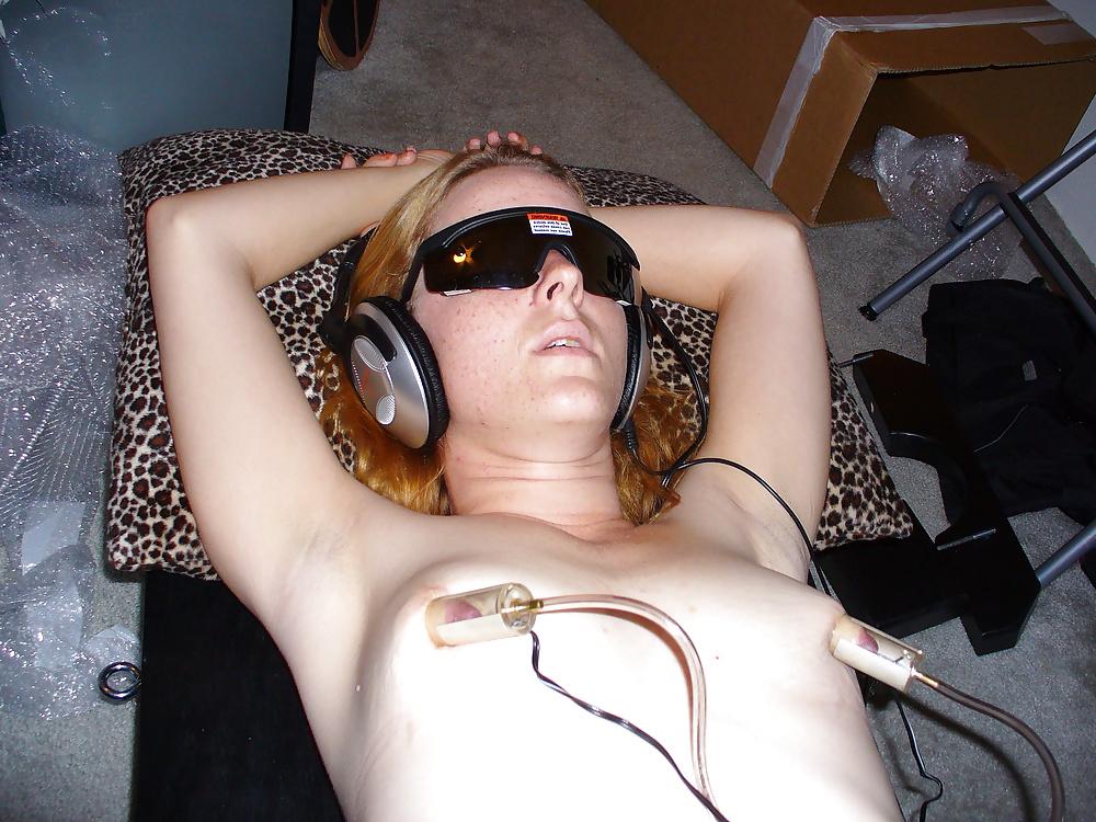 25P Amateur female electrostimulation. Estim. E-stim.