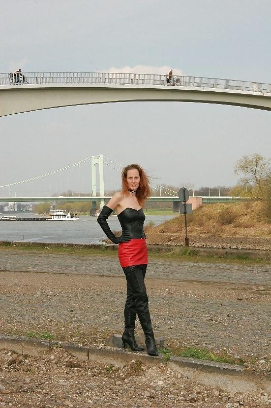 25P Hotlegs-amateur fetish mature