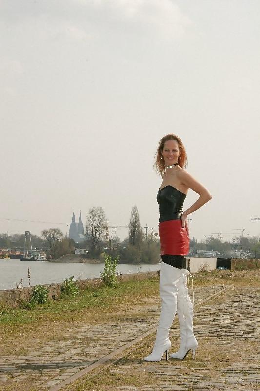 25P Hotlegs-amateur fetish mature