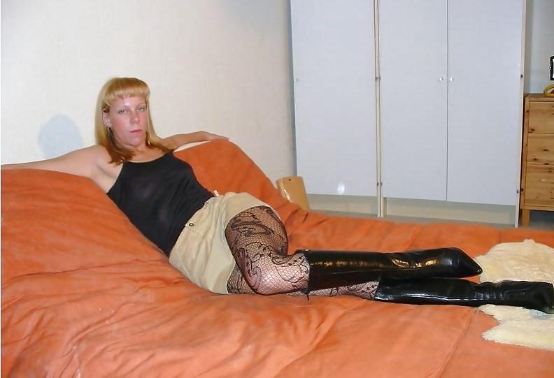 24P Hotlegs-amateur teen in boots