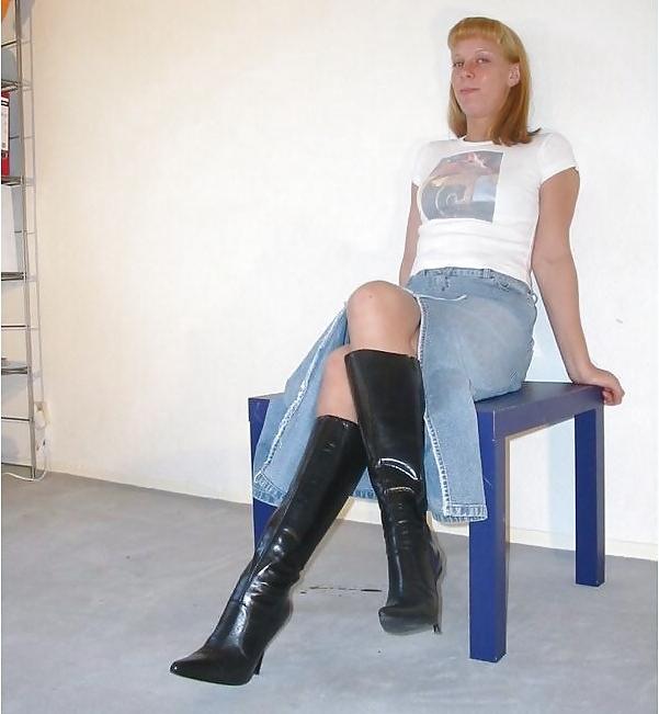 24P Hotlegs-amateur teen in boots