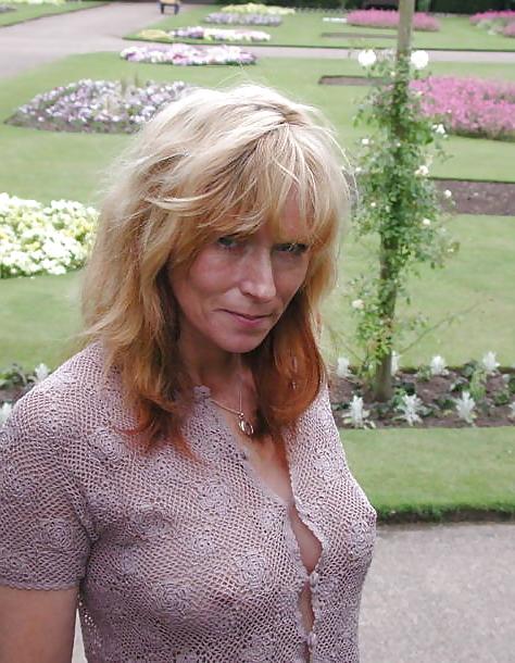 25P Only the best amateur mature ladies.45