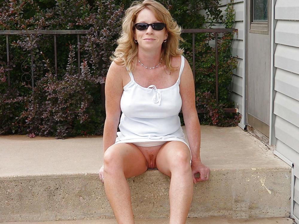 25P Only the best amateur mature ladies.53