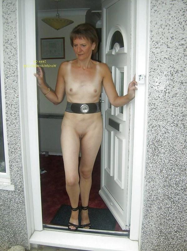 25P Only the best amateur mature ladies.53