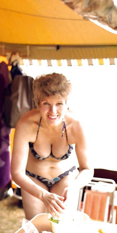 25P Only the best amateur mature ladies.61