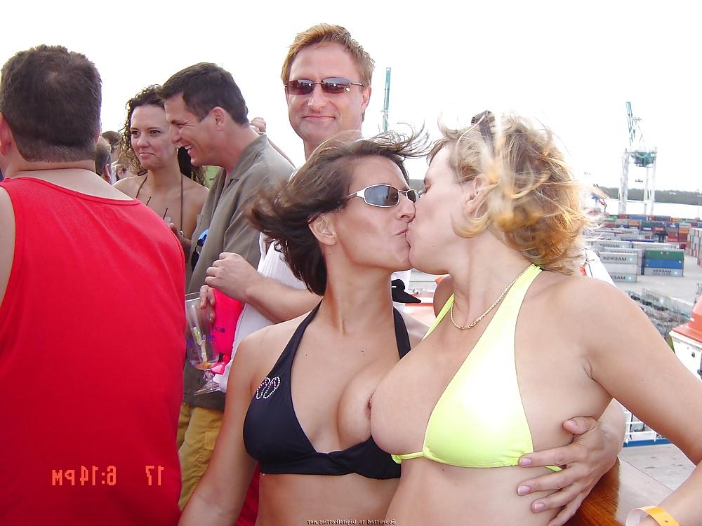25P Hot amateur bikini wives, girlfriends and sluts