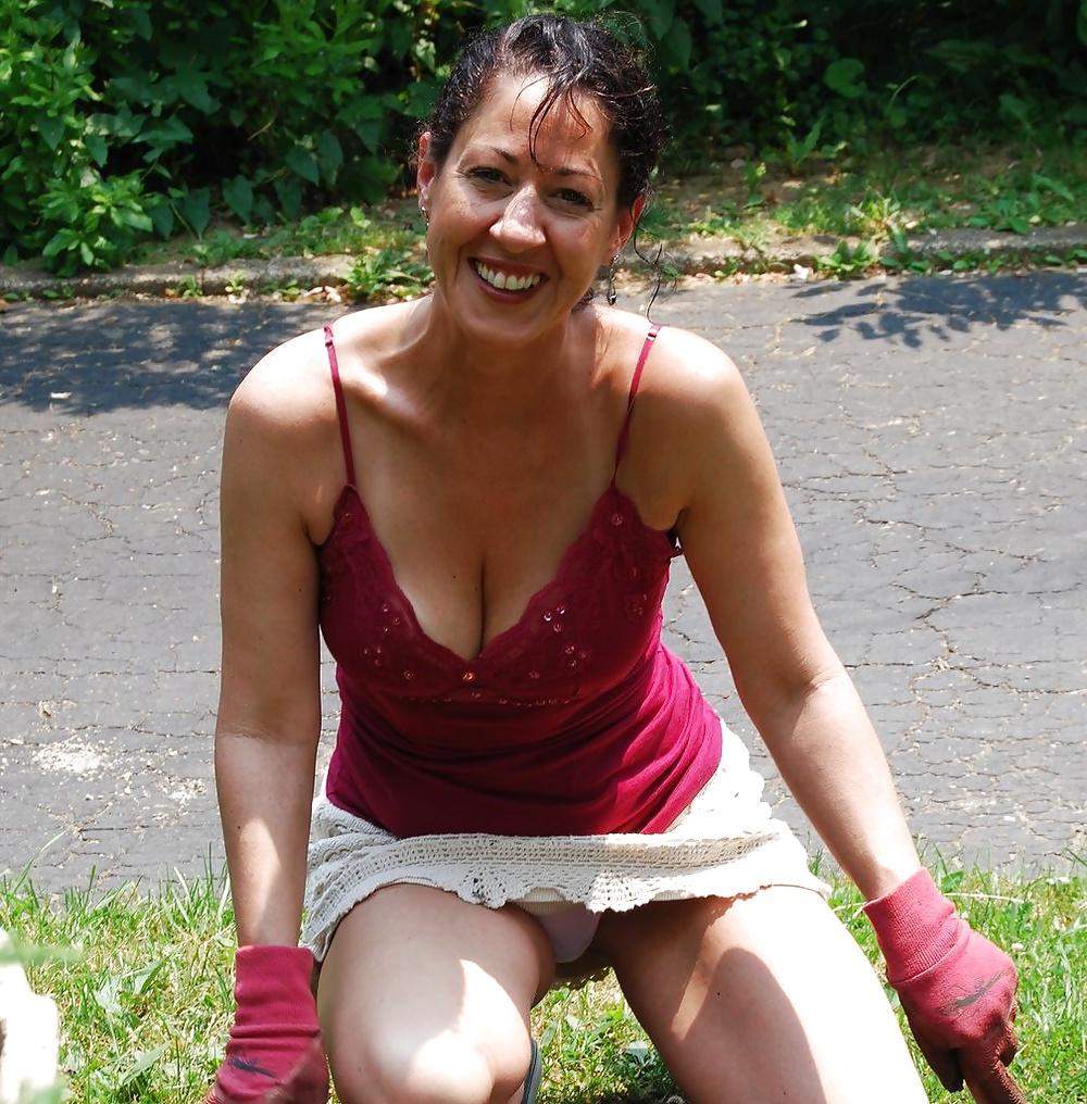 25P Only the best amateur mature ladies.65