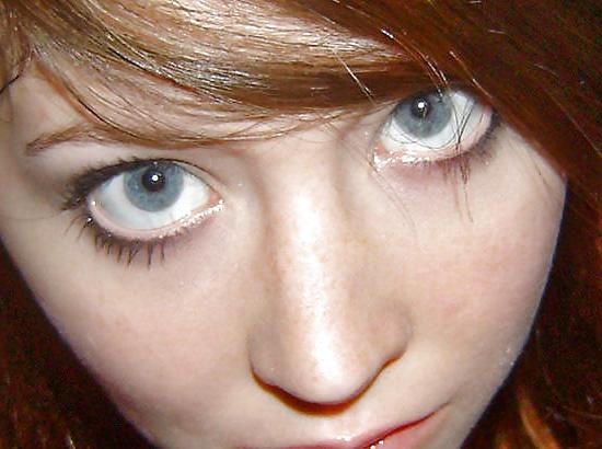 25P Amateur Redhead Kate Likes Take Sexy Nudes