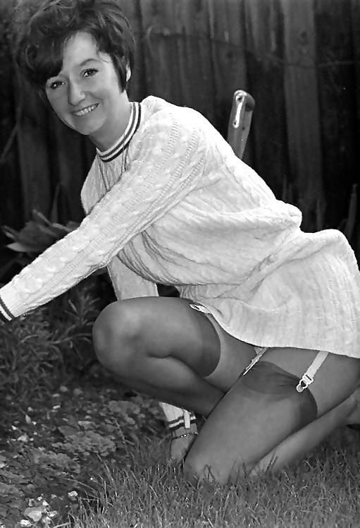 19P Amateur mature vintage ladies 2.