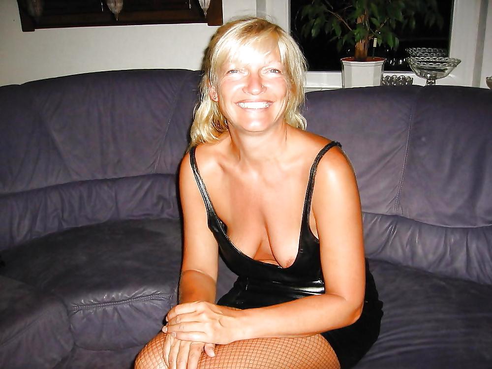25P Downblouse Amateur - Nice Nip Show