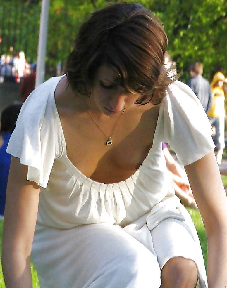 25P Downblouse Amateur - Nice Nip Show