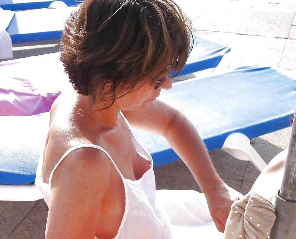 25P Downblouse Amateur - Nice Nip Show