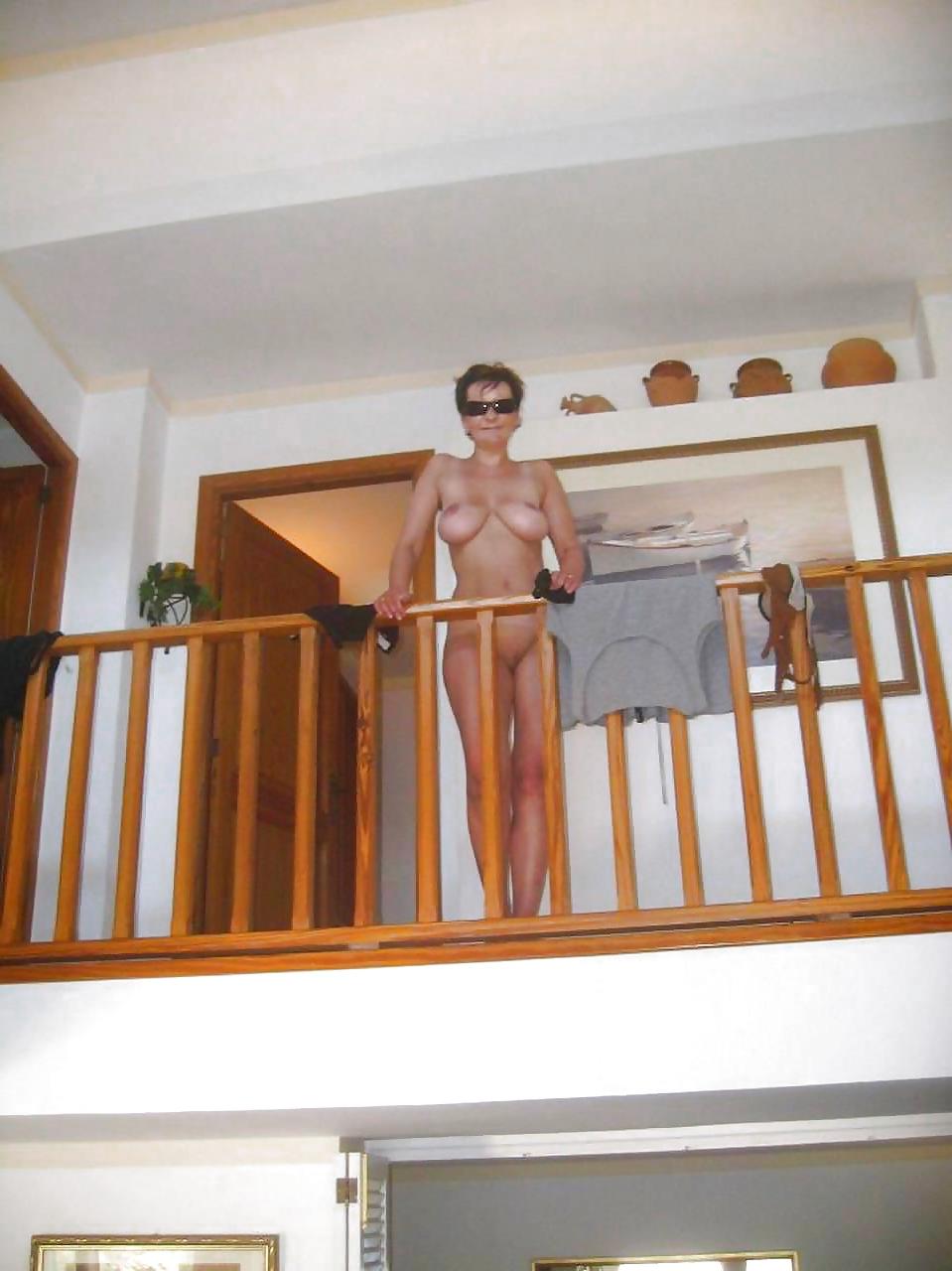 25P Sexy amateur mature - lovely tits 