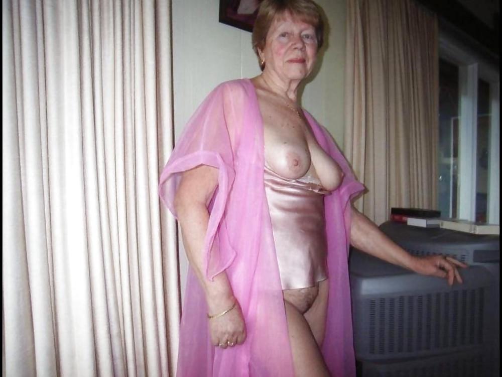 25P Amateur Mature Ladies 14