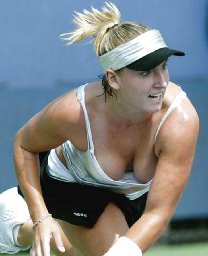 25P Amateur Down Blouse babes