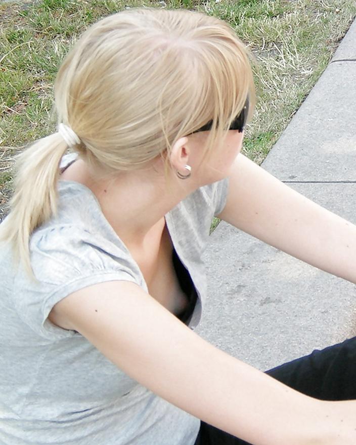 25P Amateur Down Blouse babes