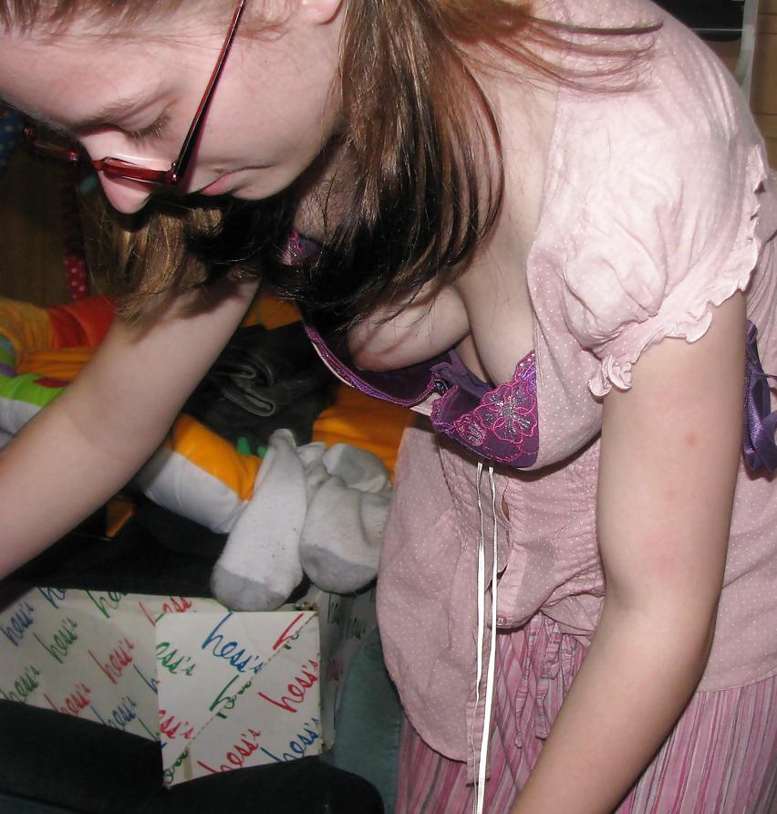 25P Amateur Down Blouse babes