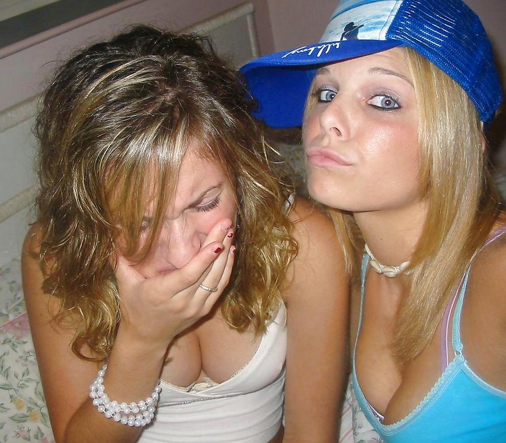 25P Amateur Down Blouse babes