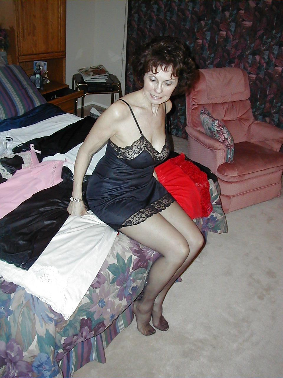 25P Only the best amateur mature ladies.56