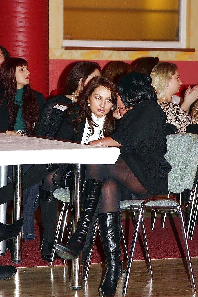 25P Amateur ladies in pantyhose-are you looking up my skirt? 4
