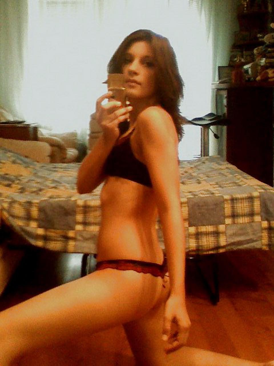 25P Amateur Horny Young Babe SelfShot SeT - (SiMoN1988)