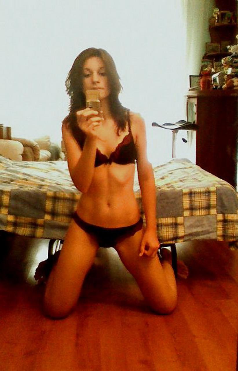 25P Amateur Horny Young Babe SelfShot SeT - (SiMoN1988)