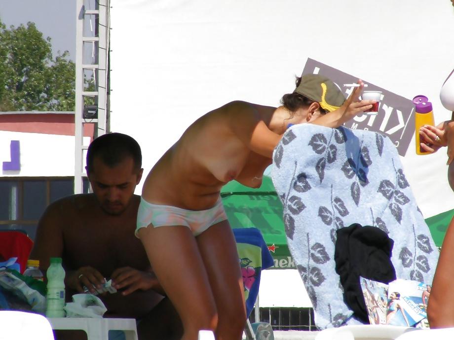25P Amateur girls on beach 2