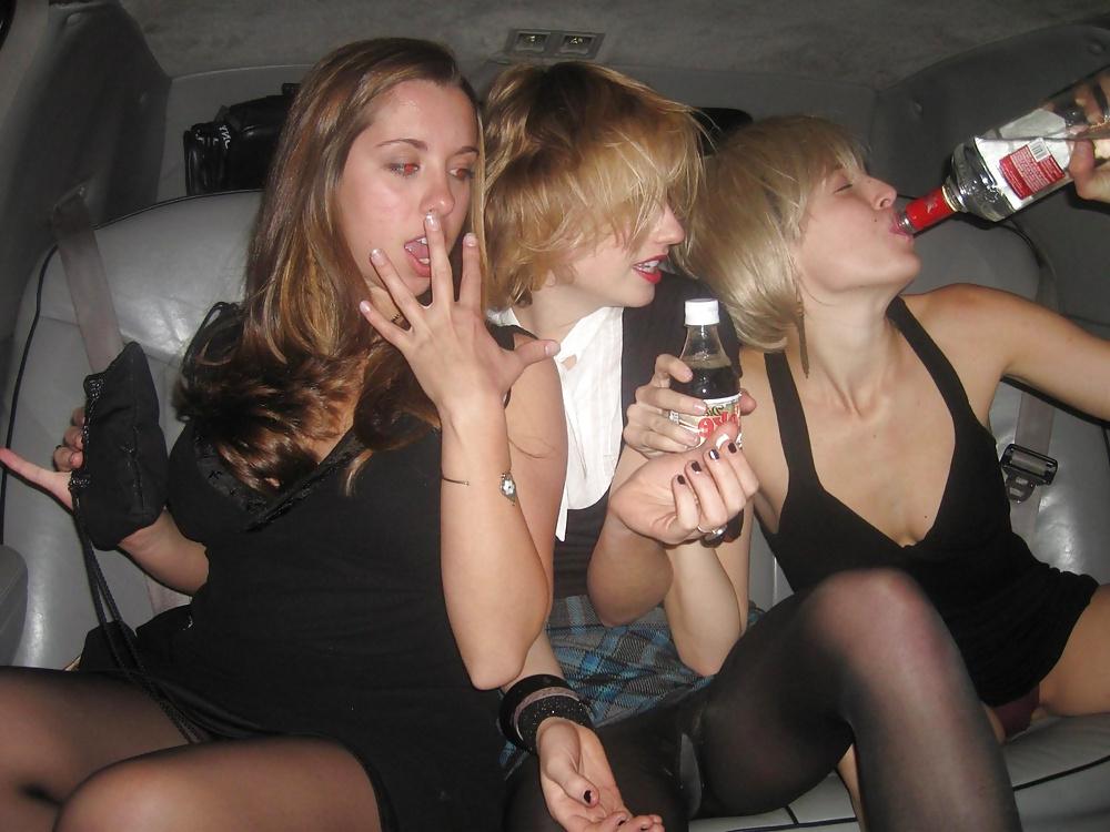 25P Amateur ladies in pantyhose-stop looking up my skirt! 3