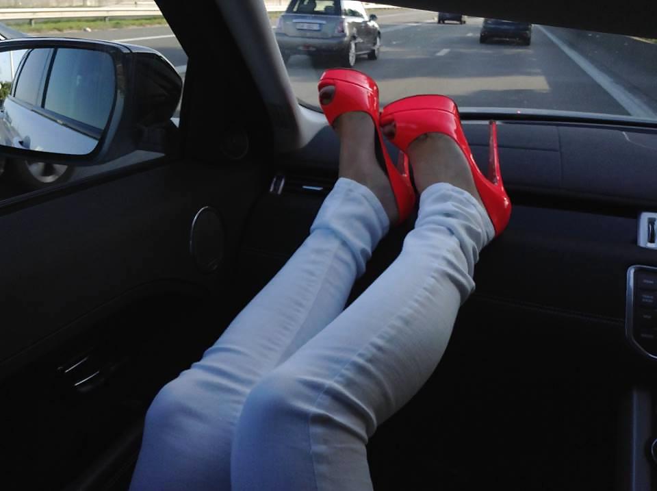 25P My sexy feet arch barefoot & designer high heels amateur