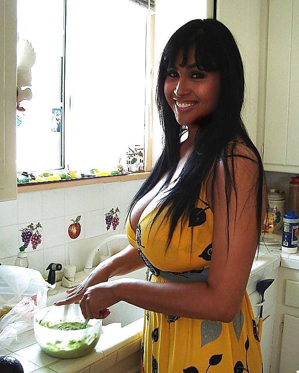 25P Busty Amateur Babes Selection